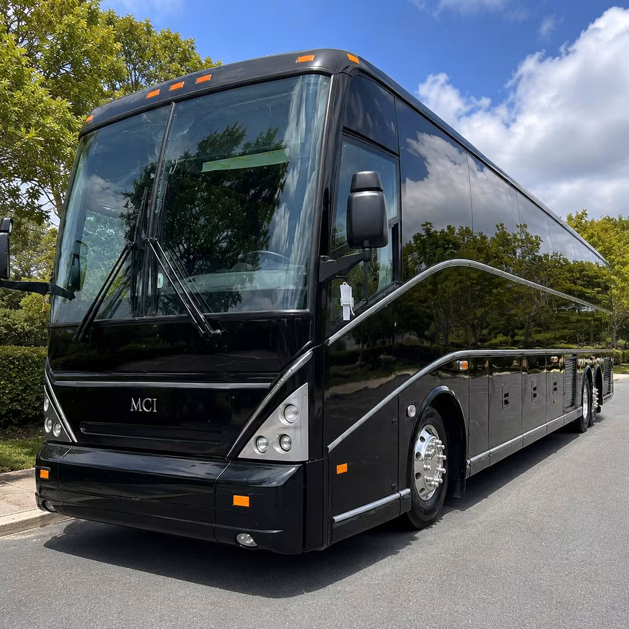 use a charter bus to move school groups around jackson safely and easily